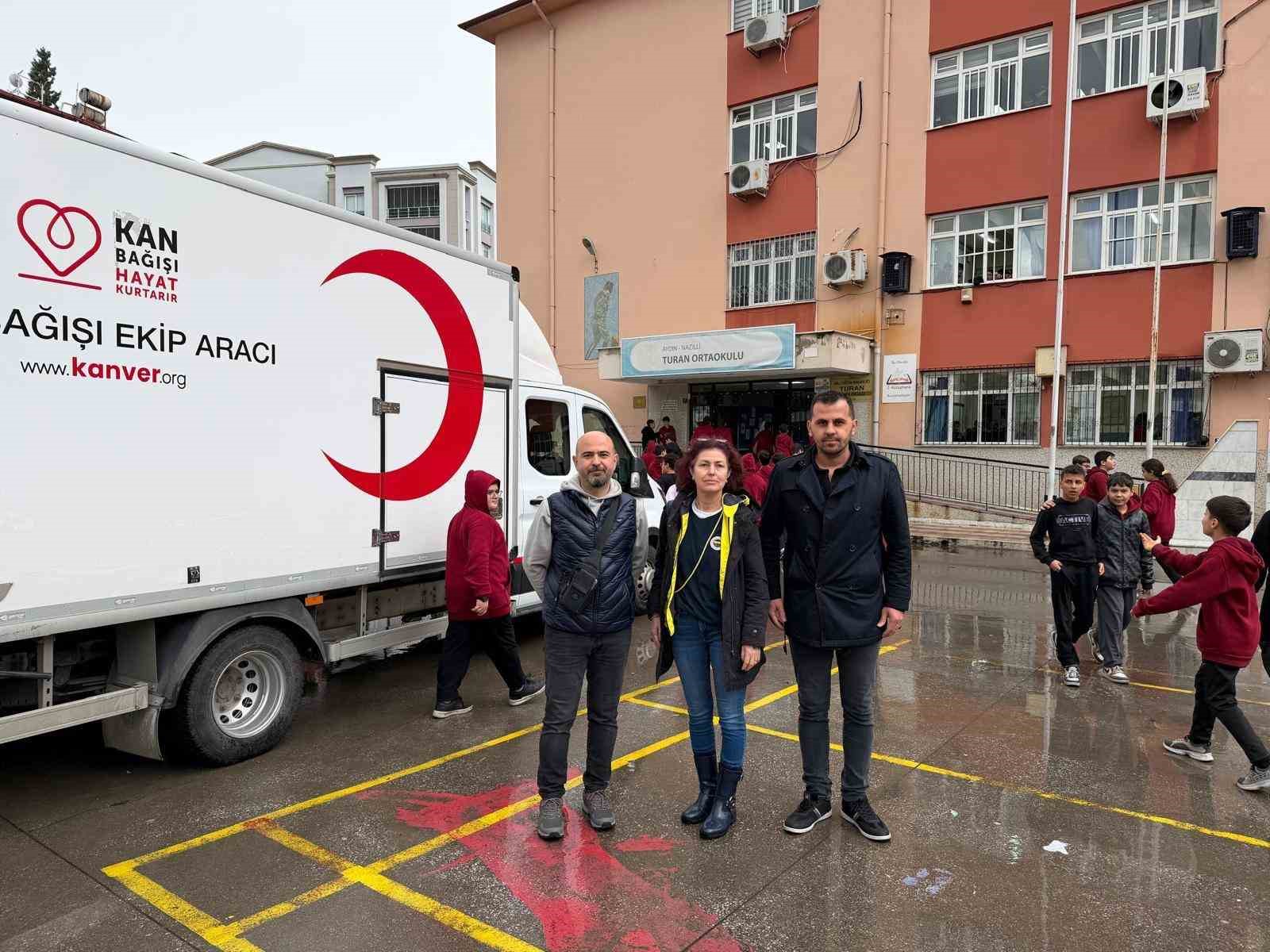 Nazilli’de öğrenci velilerinden kan bağışı yarışı
