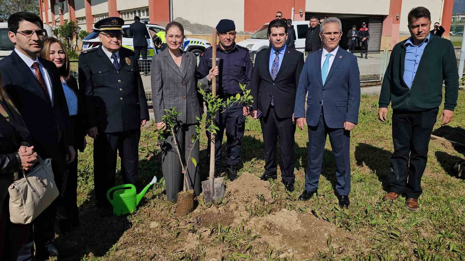 Nazilli’de Polis Haftası Kutlandı
Nazilli’de Polis Haftası Kutlandı