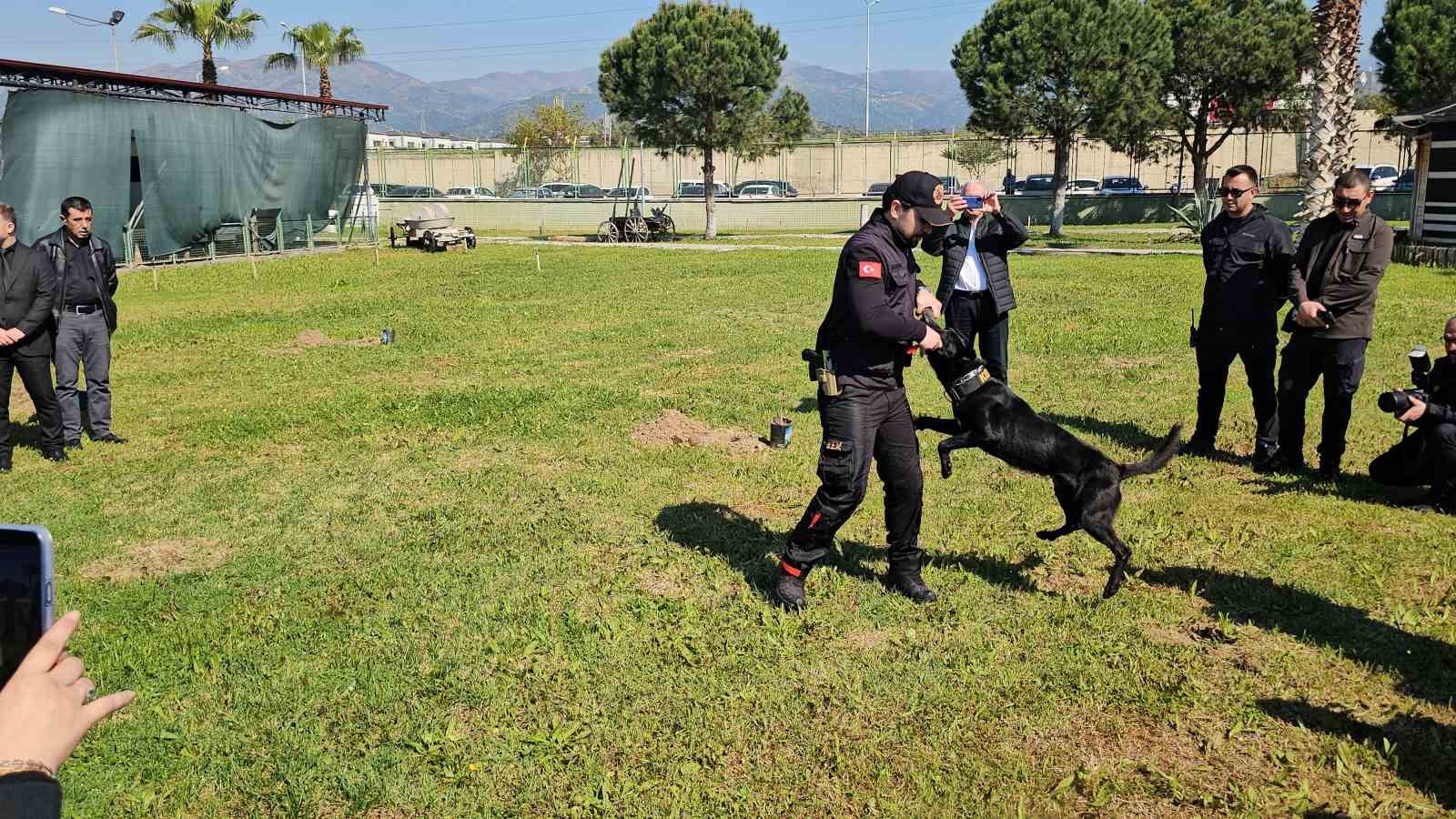 Nazilli’de Polis Haftası Kutlandı
Nazilli’de Polis Haftası Kutlandı