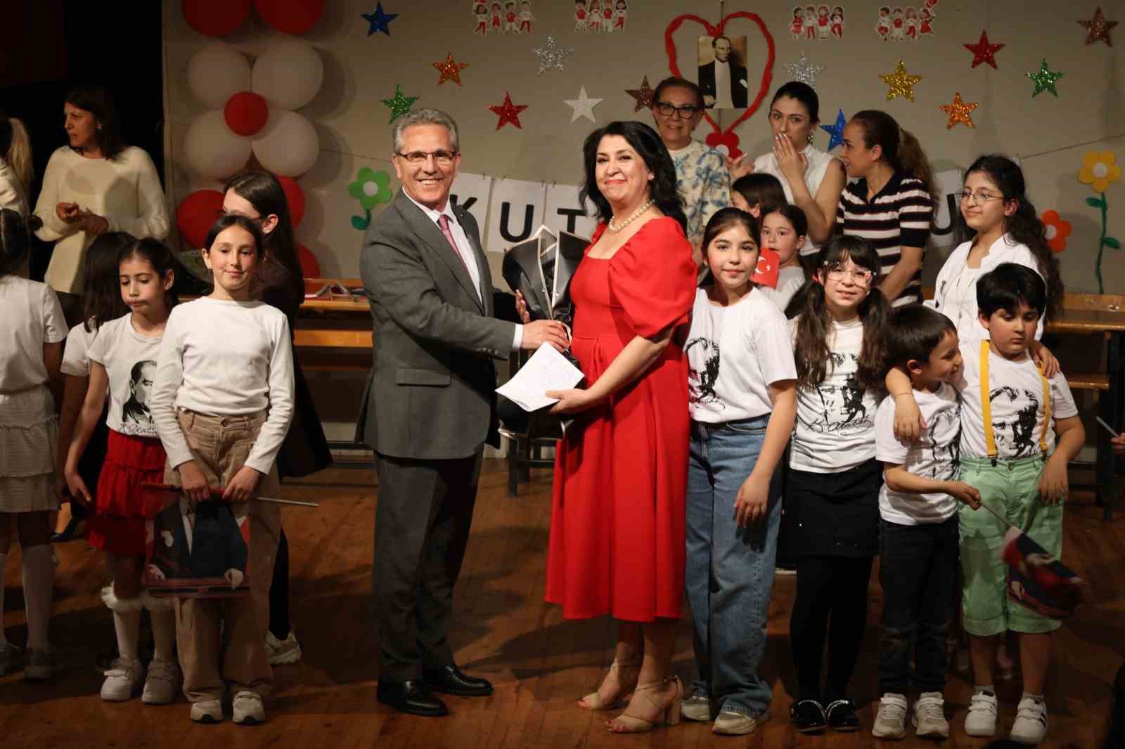 Nazilli’de sahne minik oyuncuların oldu
