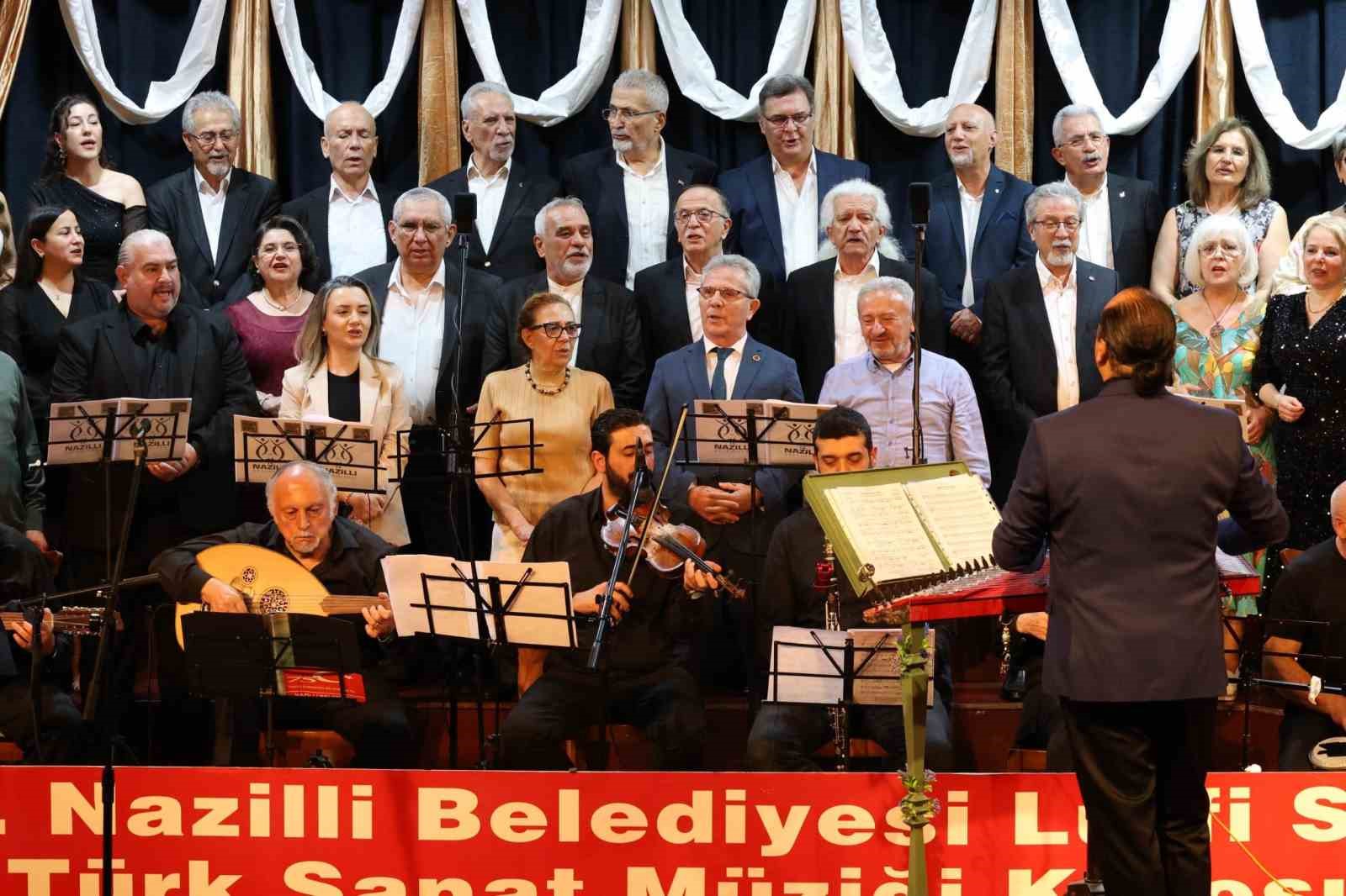 Nazilli’de "Şarkılarda Anılar" konserine vatandaşlar ilgi gösterdi
