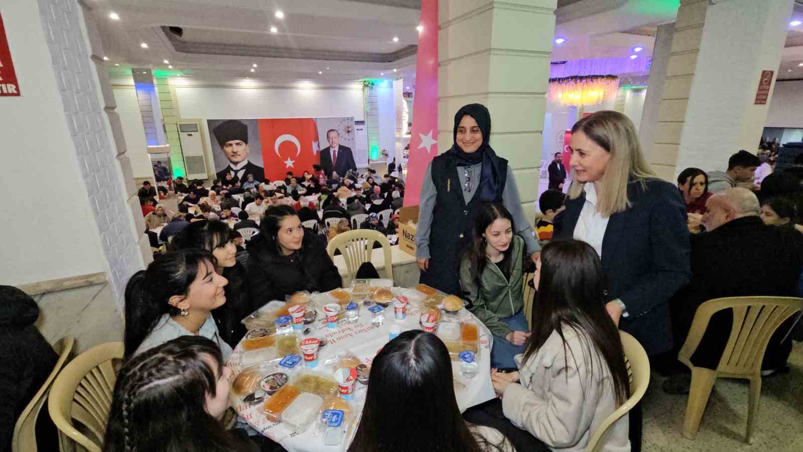 Nazilli’de vatandaşlar Vakıflar Müdürlüğü’nün iftarında buluşuyor
