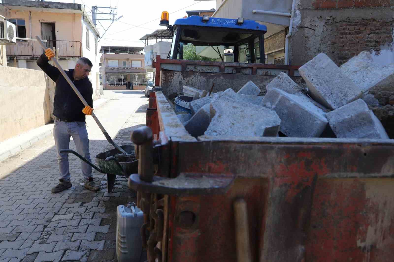 Nazilli’de yol bakım ve onarım çalışmaları sürüyor
