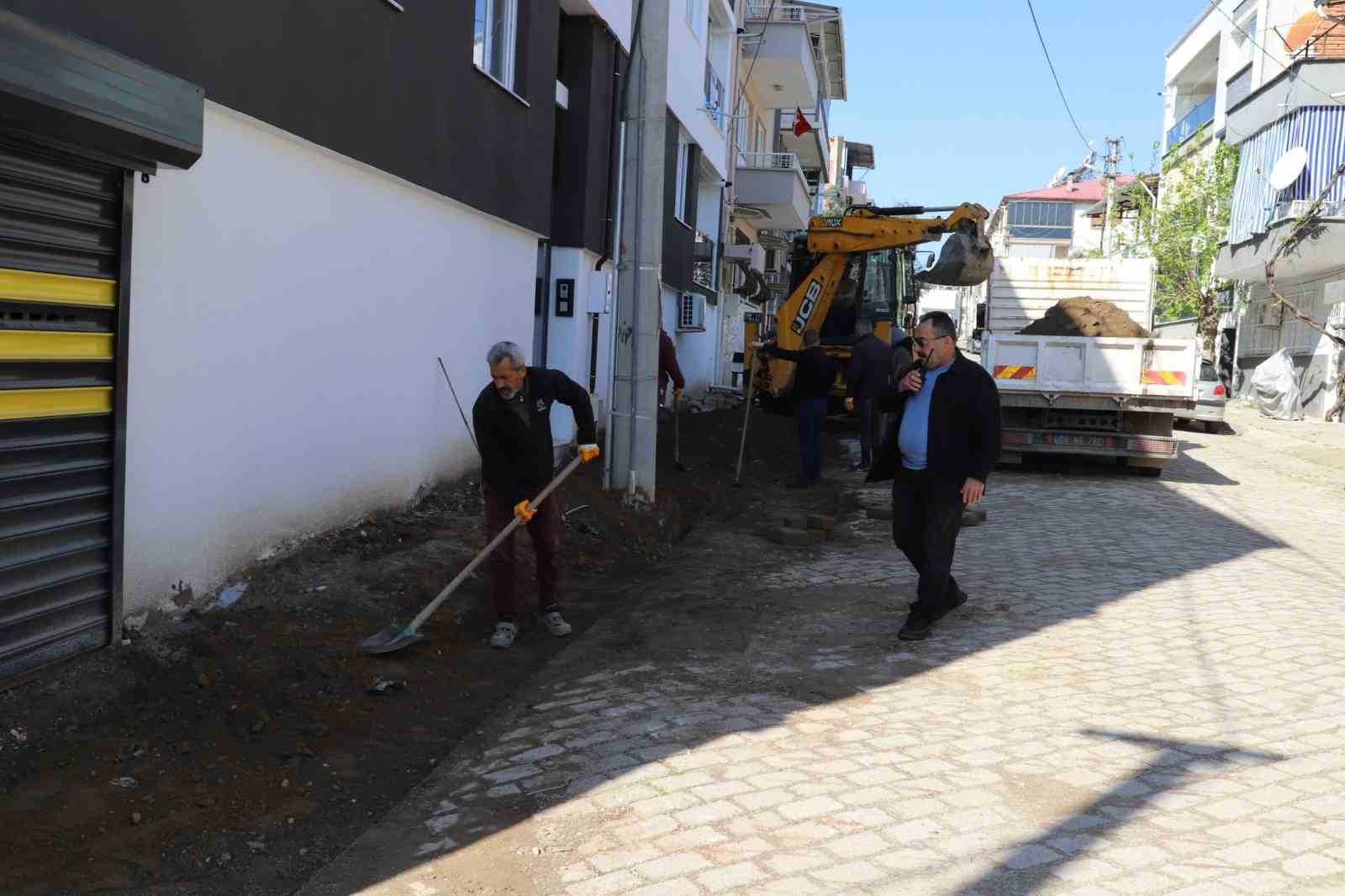 Nazilli’de yol bakım ve onarım çalışmaları sürüyor
