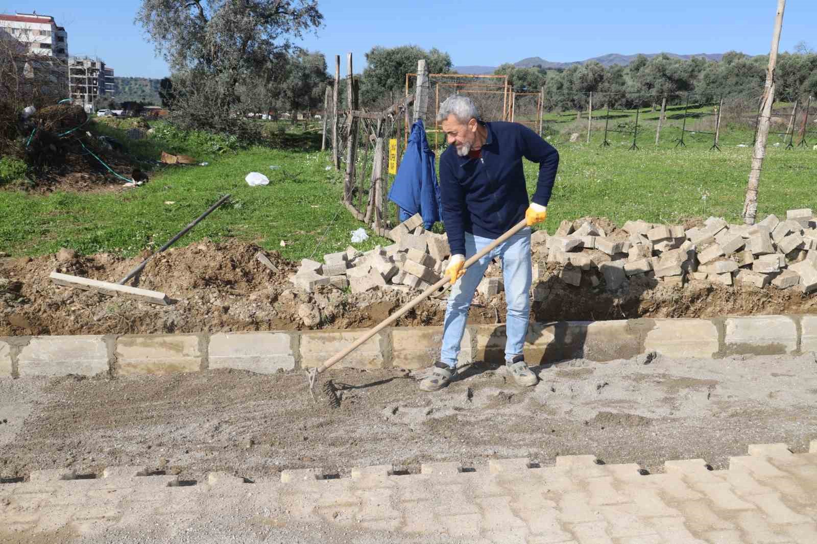 Nazilli’de yol seferberliği, bozulan parkeler yenileniyor
