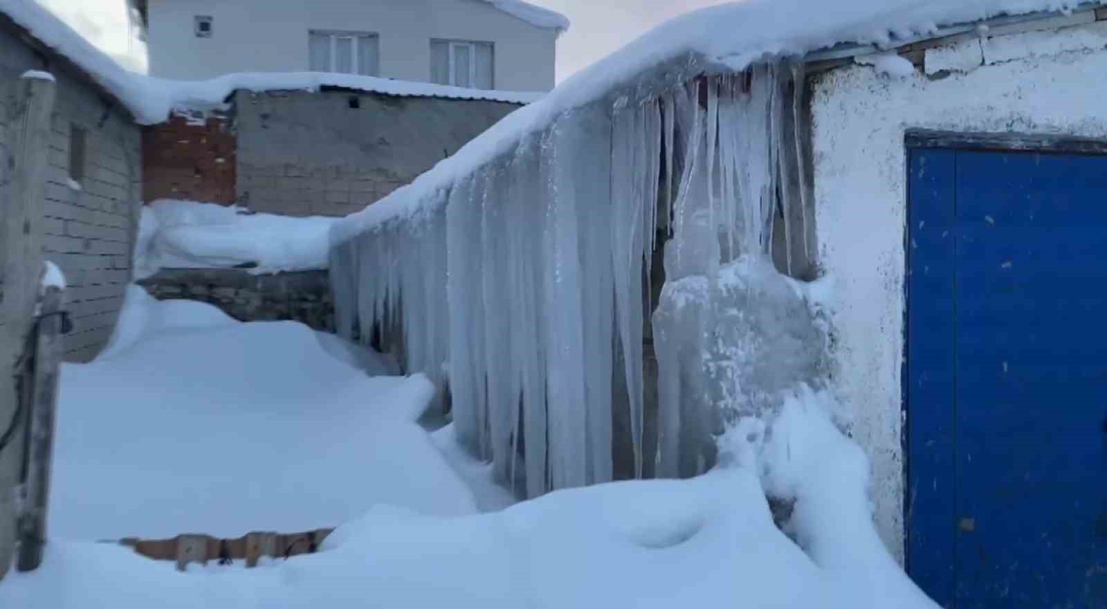 Ne Kamçatka, ne Alaska: Sivas’ta bina boyu kar yağdı
