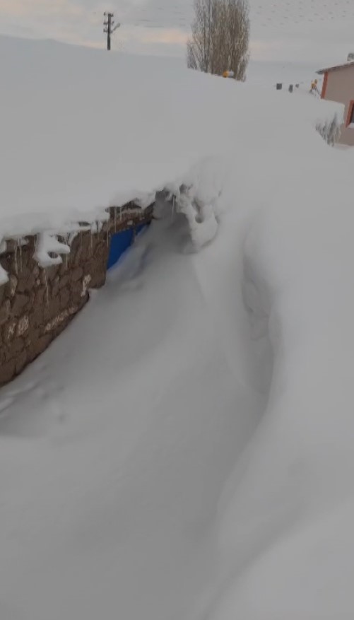 Ne Kamçatka, ne Alaska: Sivas’ta bina boyu kar yağdı
