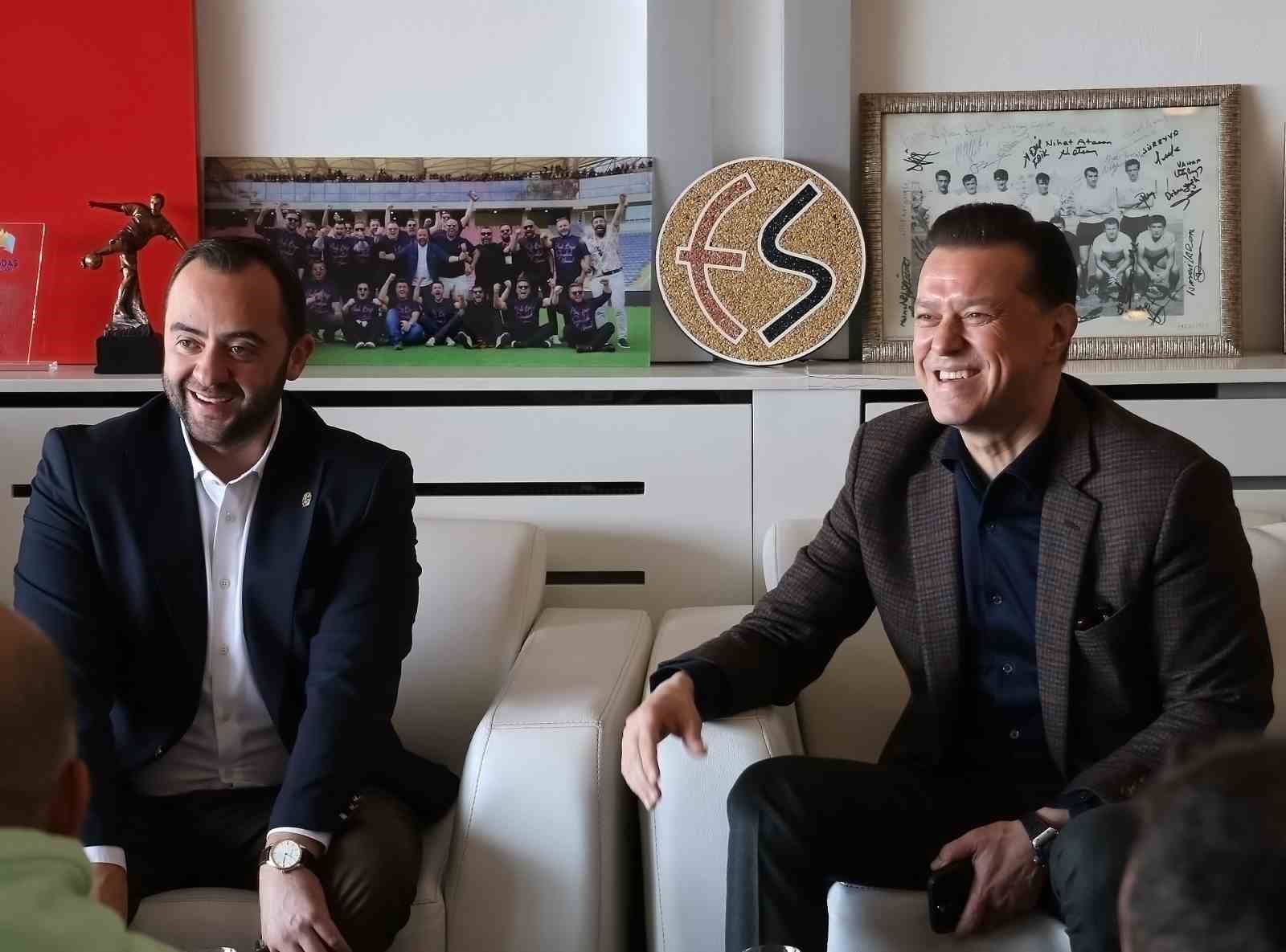 Nebi Hatipoğlu, Eskişehirspor’a 2 futbolcu kazandırdı
