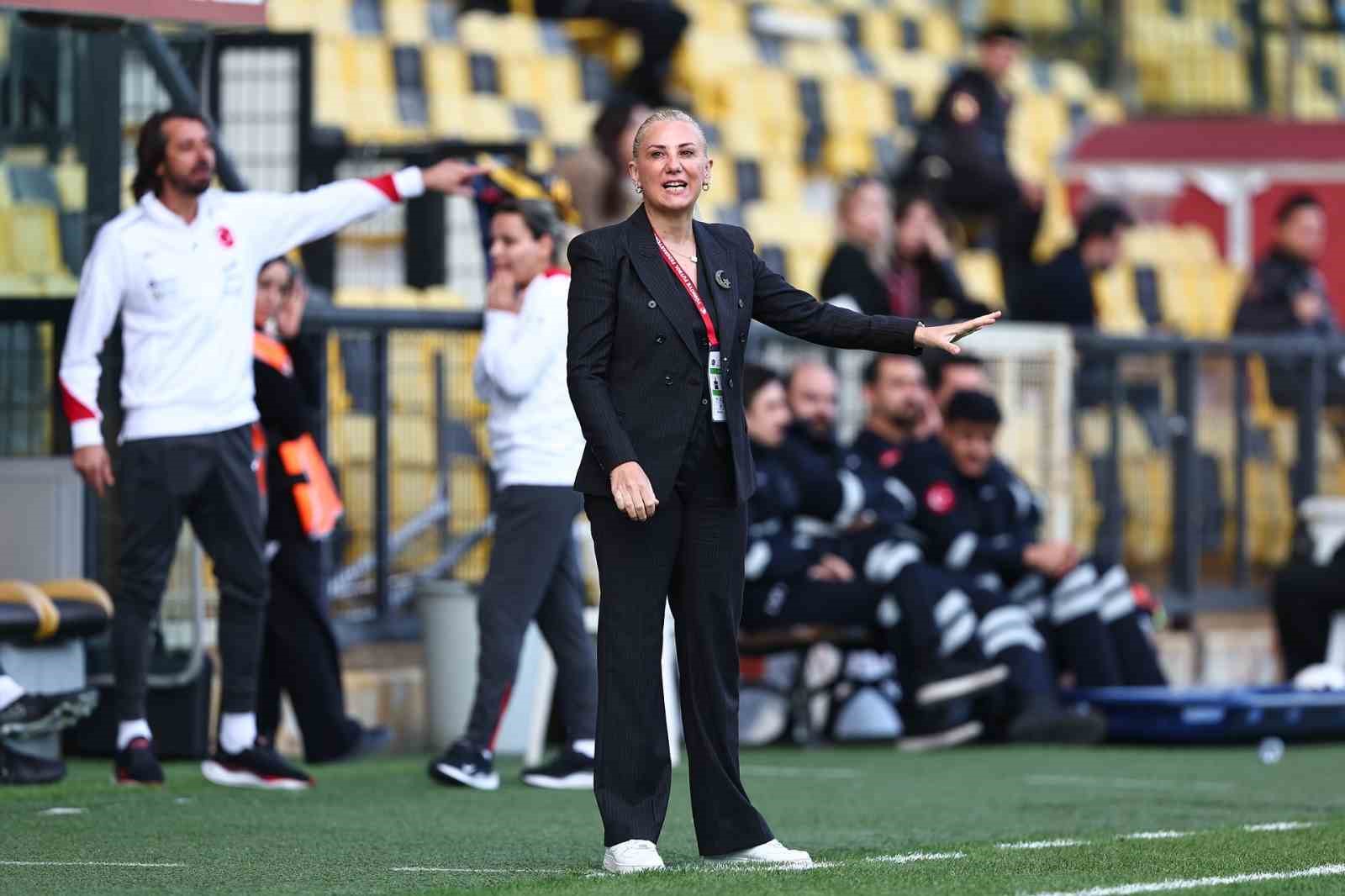 Necla Güngör Kıragası: "B Ligi’nde artık tecrübeliyiz, şimdi daha iyisini yapmak istiyoruz"
Necla Güngör Kıragası: "B Ligi’nde artık tecrübeliyiz, şimdi daha iyisini yapmak istiyoruz"