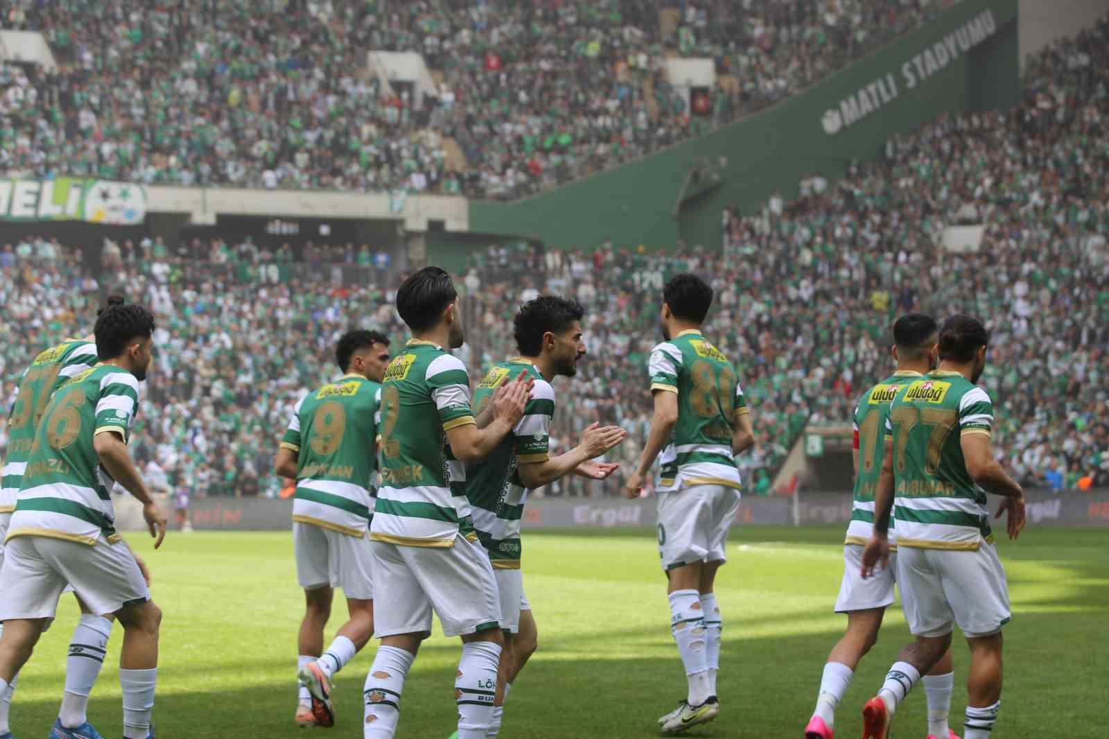 Nesine 2. Lig: Bursaspor: 1 - Somaspor: 0 (İlk yarı)
