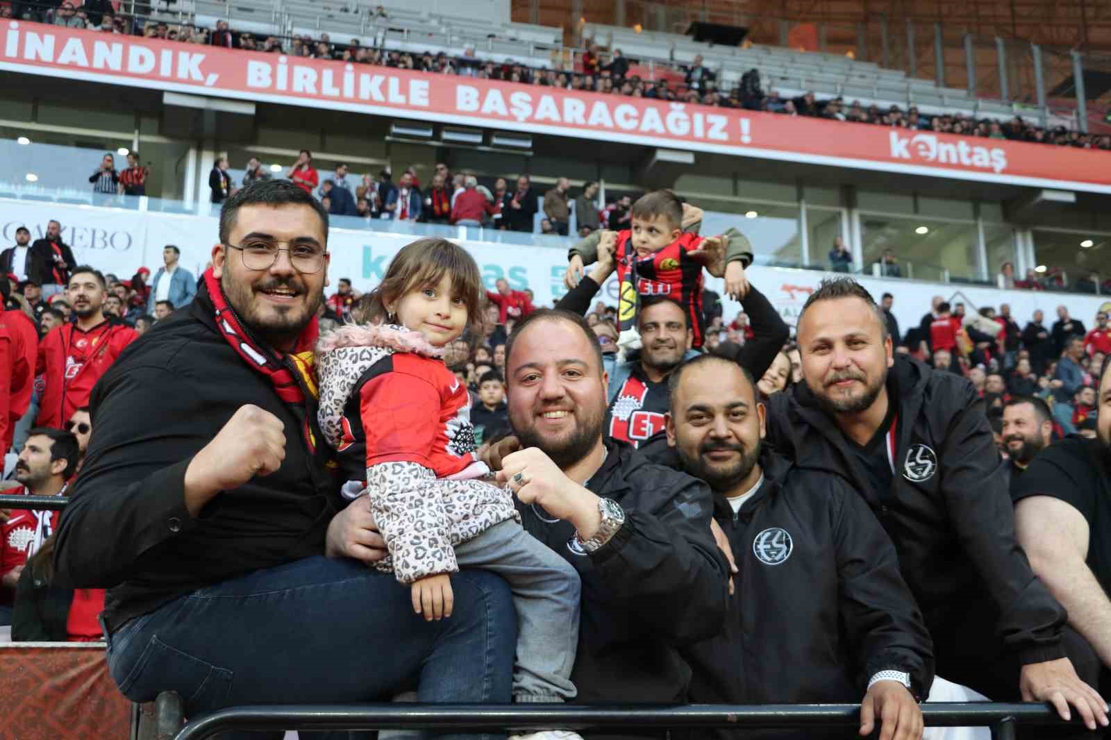 Nesine 3. Lig: Eskişehirspor: 3 - Balıkesirspor: 0
