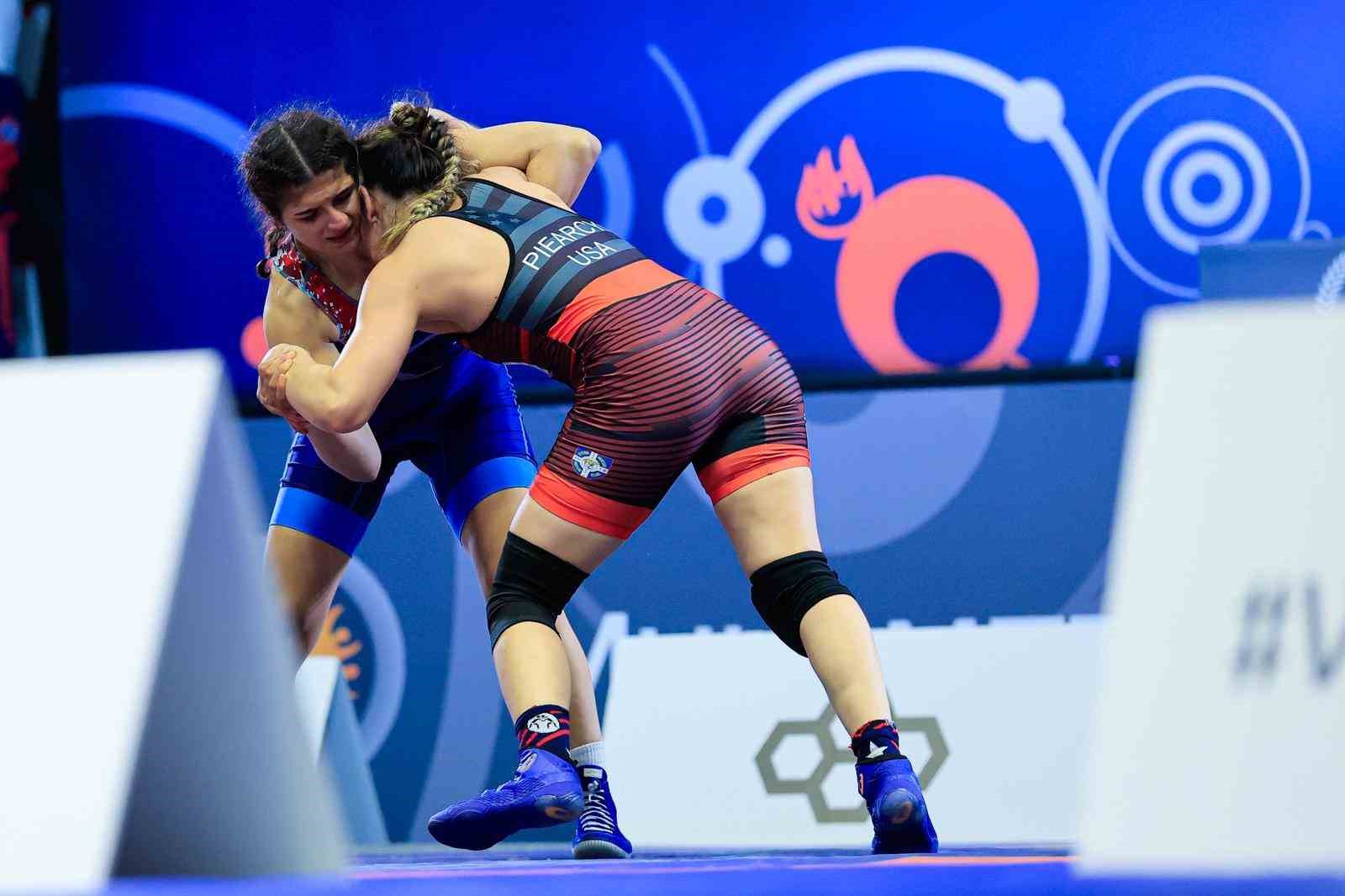 Nesrin Baş’tan bronz madalya
