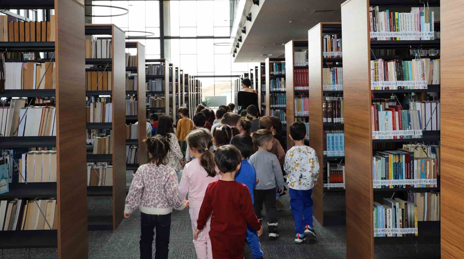 NEÜ Ahmet Keleşoğlu Kütüphanesi kapılarını geleceğin okurlarına açtı
