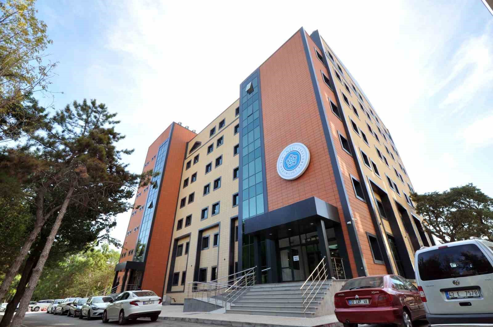 NEÜ Diş Hekimliği Fakültesinden uluslararası başarı
