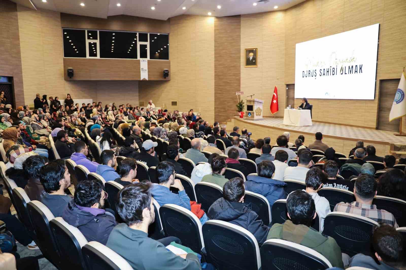 NEÜ’de "Modern Dünyada Duruş Sahibi Olmak" konuşuldu
