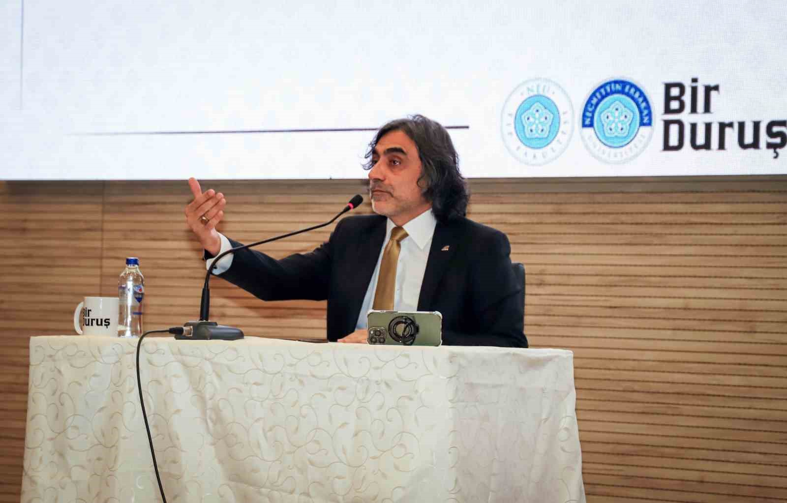 NEÜ’de "Modern Dünyada Duruş Sahibi Olmak" konuşuldu
