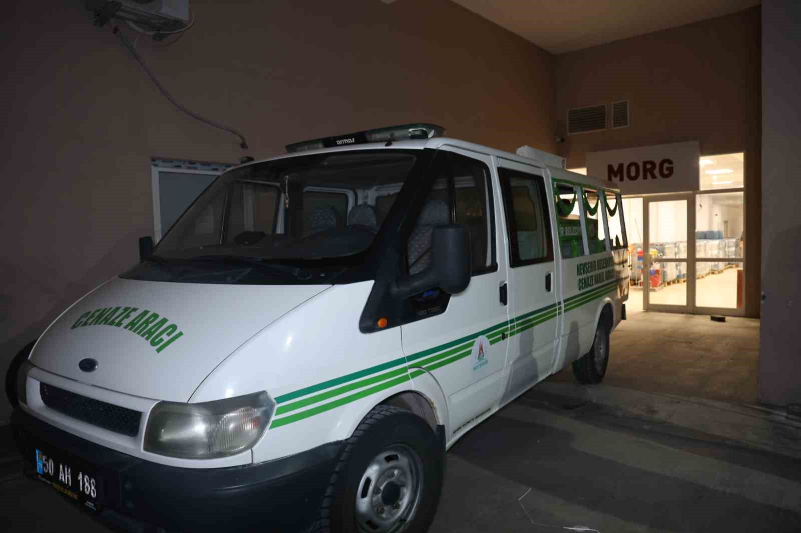 Nevşehir’de aile faciası: Eşini öldürdü, kendisi ağır yaralı
