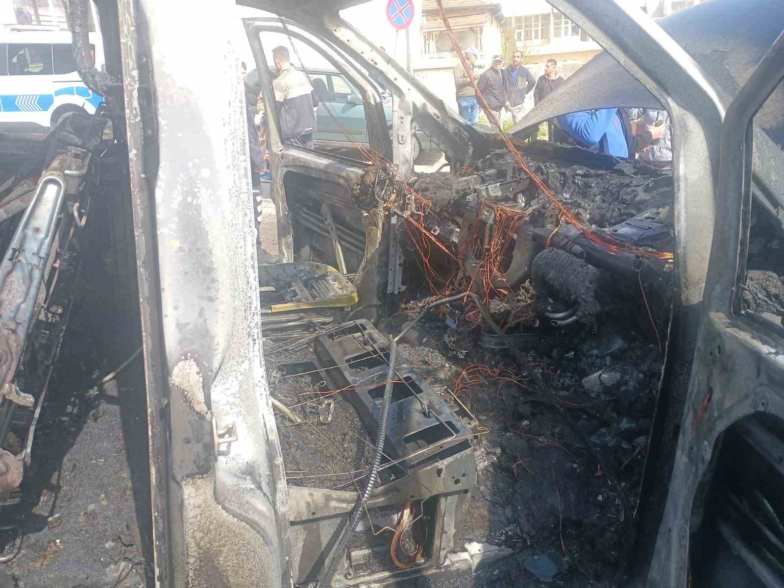 Nevşehir’de araç yangını: 3 araç hasar gördü
