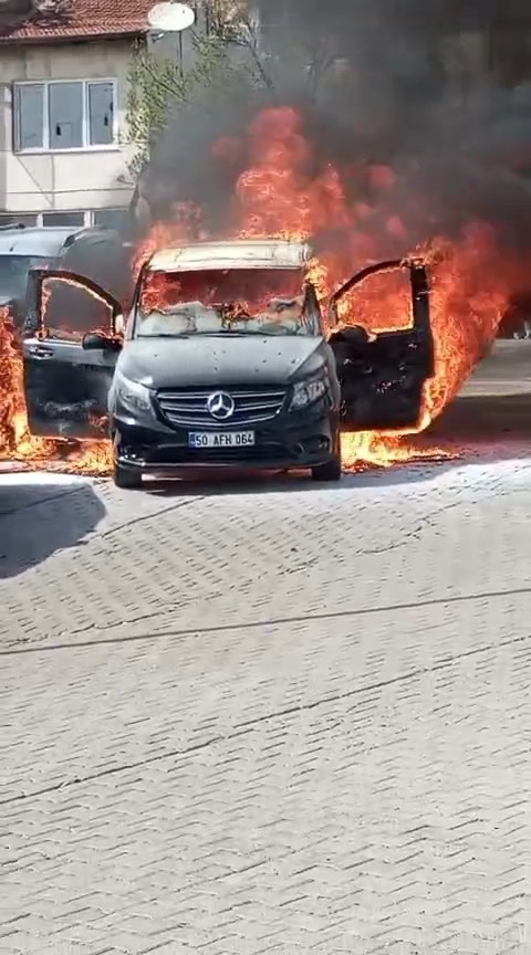 Nevşehir’de araç yangını: 3 araç hasar gördü
