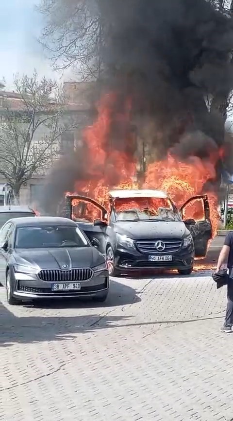 Nevşehir’de araç yangını: 3 araç hasar gördü
