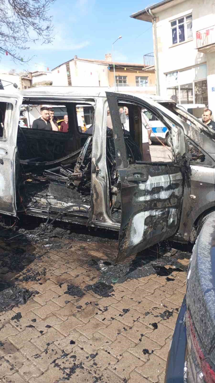 Nevşehir’de araç yangını: 3 araç hasar gördü
