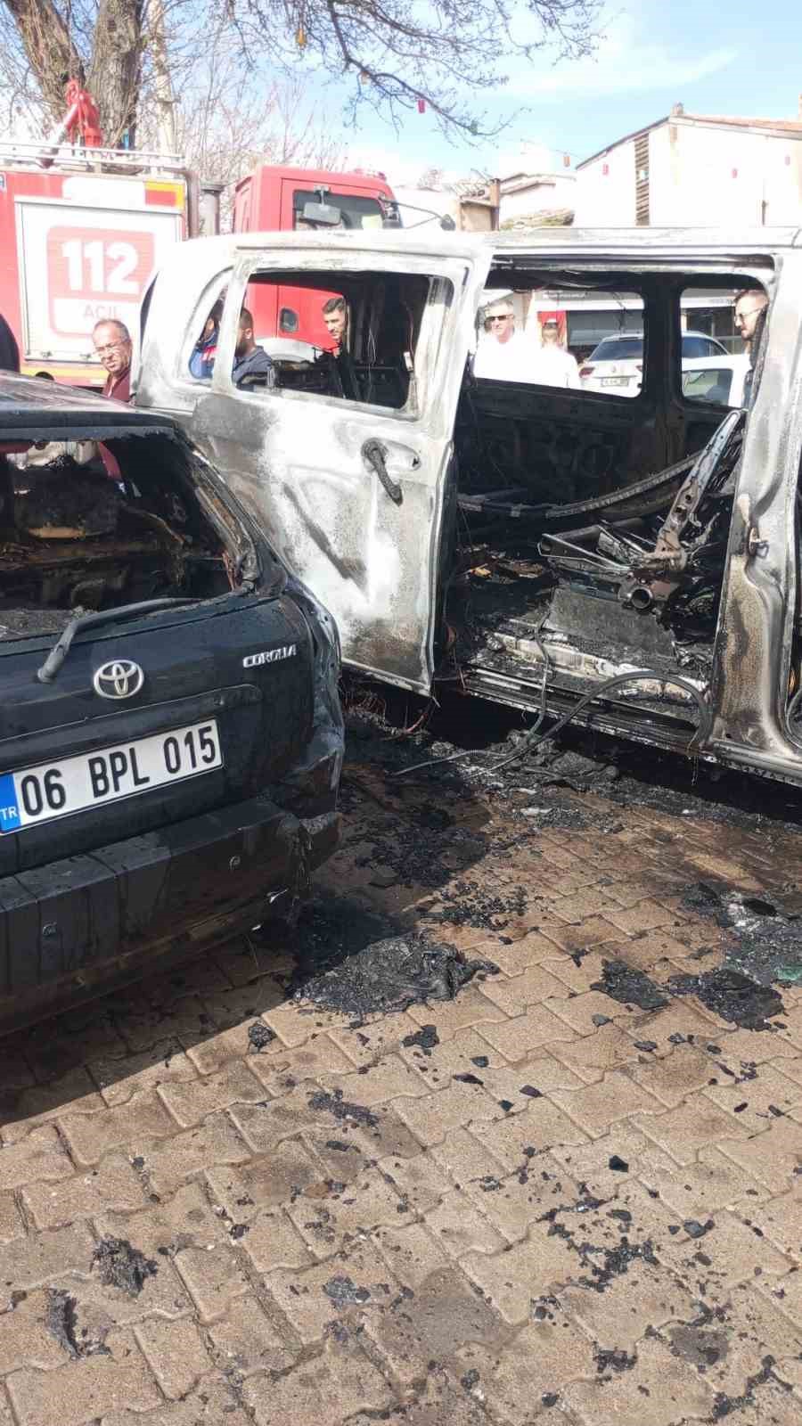 Nevşehir’de araç yangını: 3 araç hasar gördü
