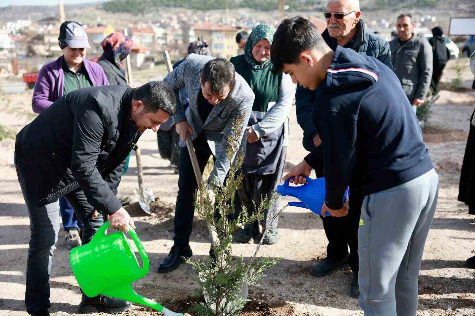 Nevşehir’de binlerce fidan toplarla buluştu
