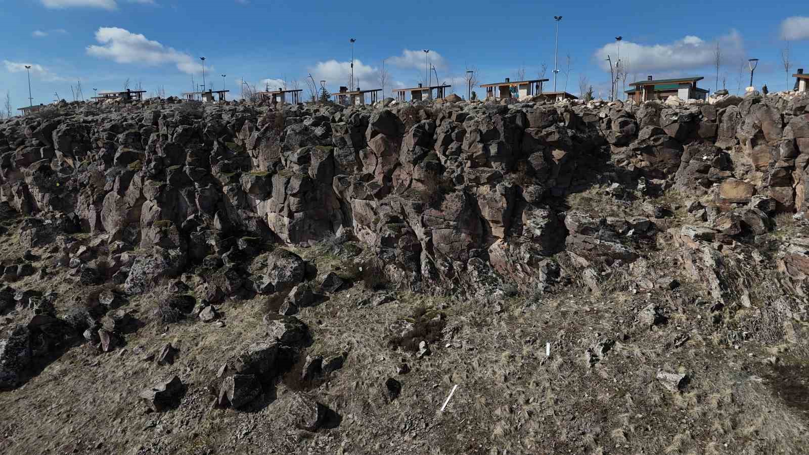 Nevşehir’de kayıp genç kız için arama çalışmaları sürüyor
