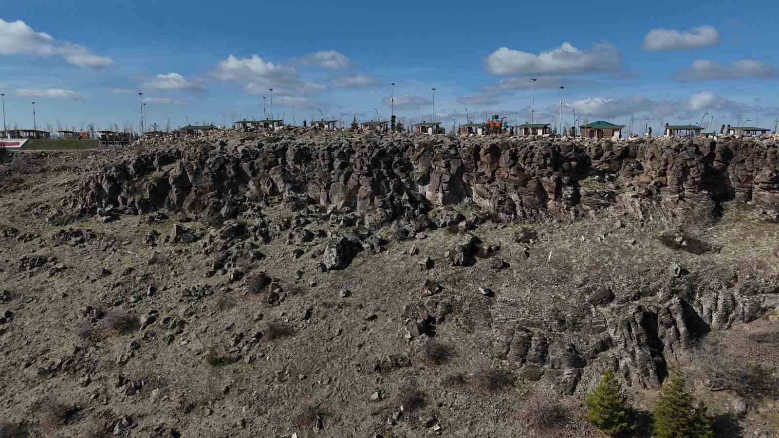 Nevşehir’de kayıp genç kız için arama çalışmaları sürüyor
