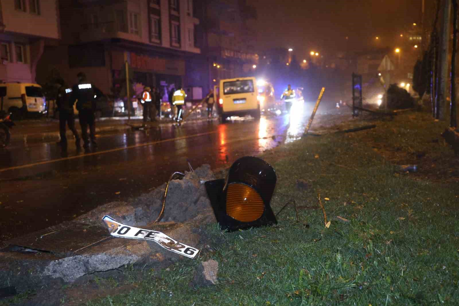 Nevşehir’de kontrolden çıkan minibüs refüje çarpıp karşı şeride geçti: 1 yaralı
