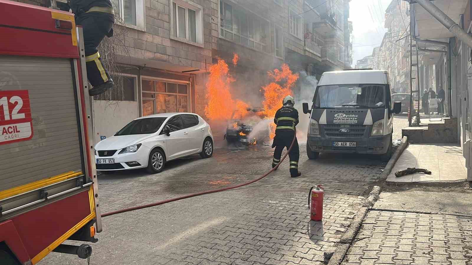 Nevşehir’de park halindeki otomobil yandı
