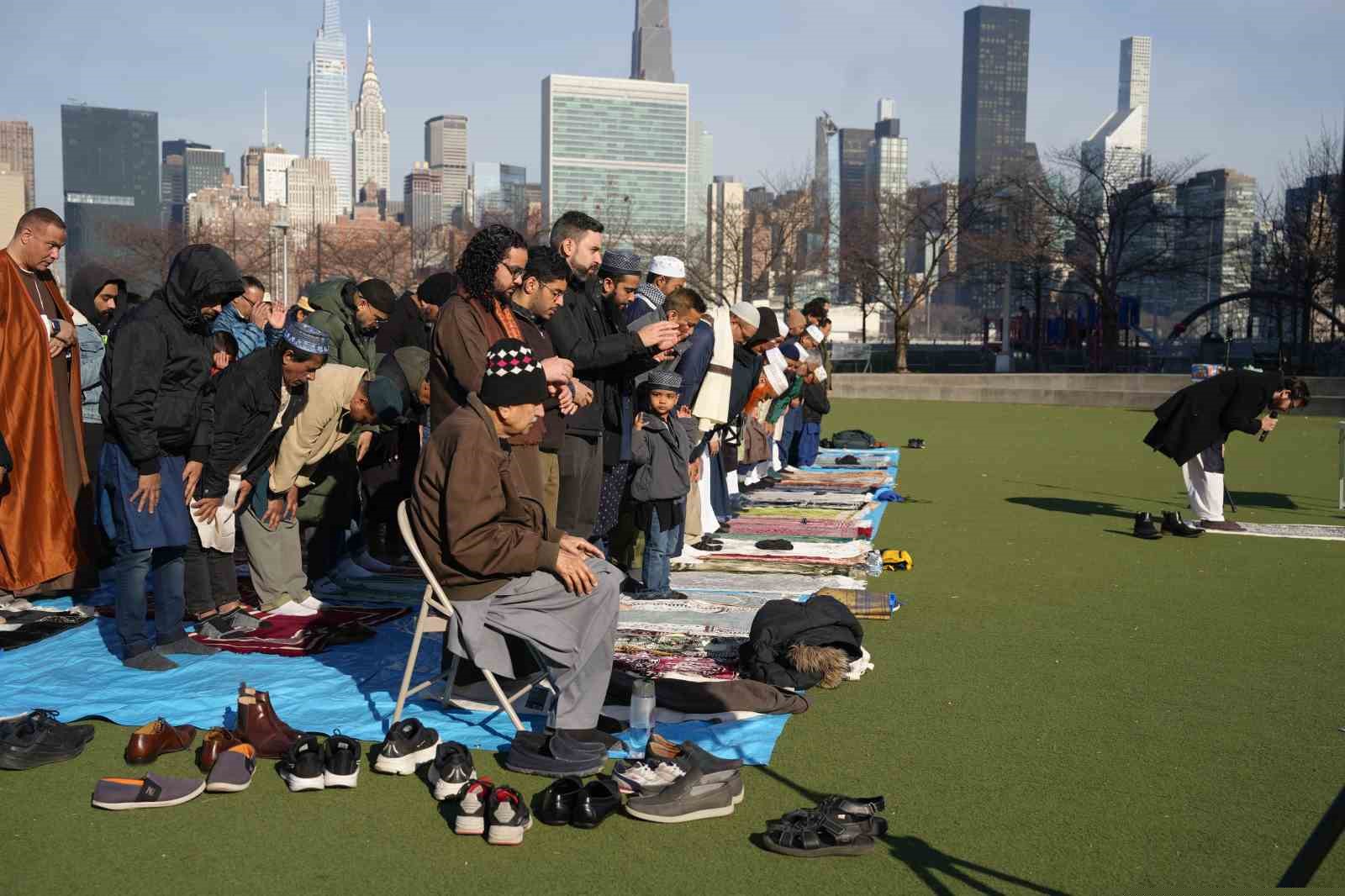 New York’ta bayram namazı sokaklara taştı
