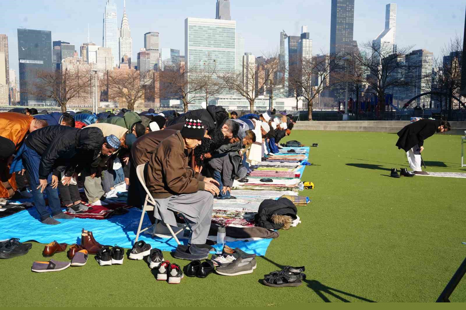 New York’ta bayram namazı sokaklara taştı
