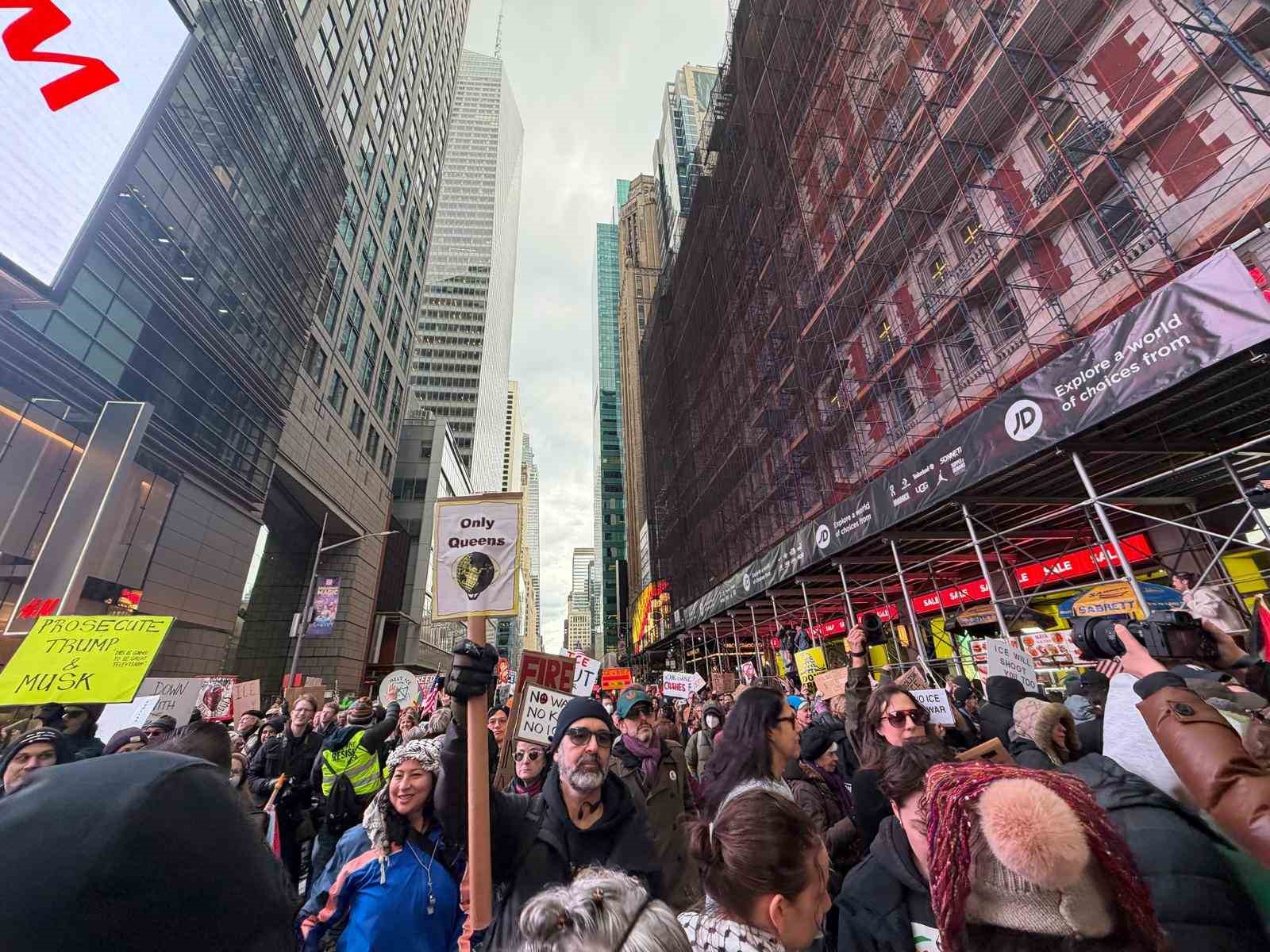 New York’ta binlerce kişiden ICE’a tepki yürüyüşü
