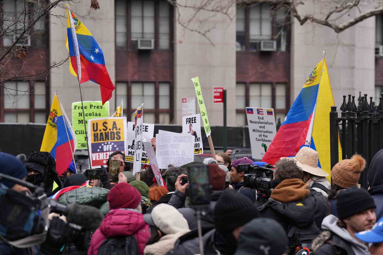 New York’taki duruşma öncesi Maduro ve eşinin serbest bırakılması için protesto
