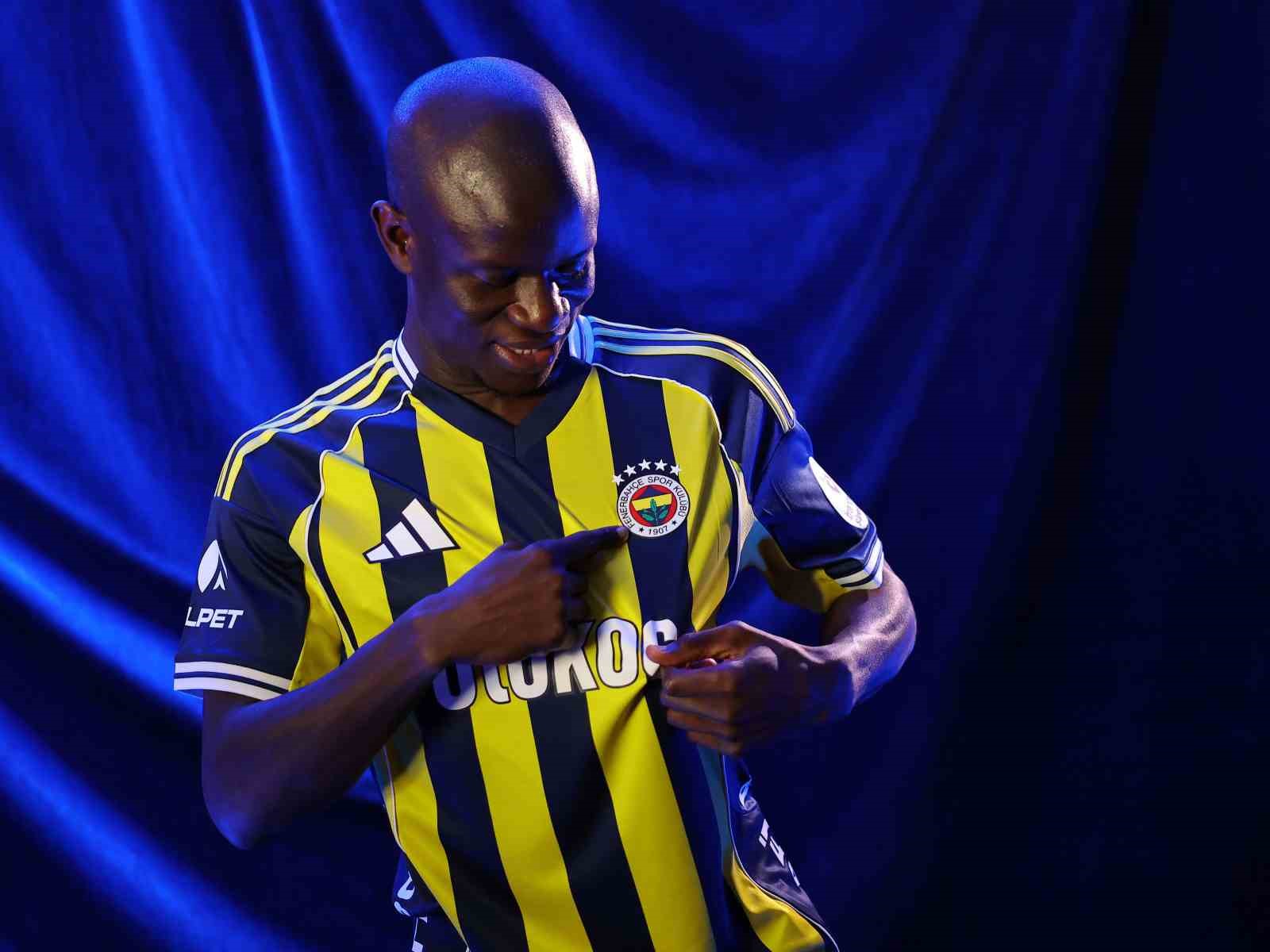 N’Golo Kante, resmen Fenerbahçe’de
