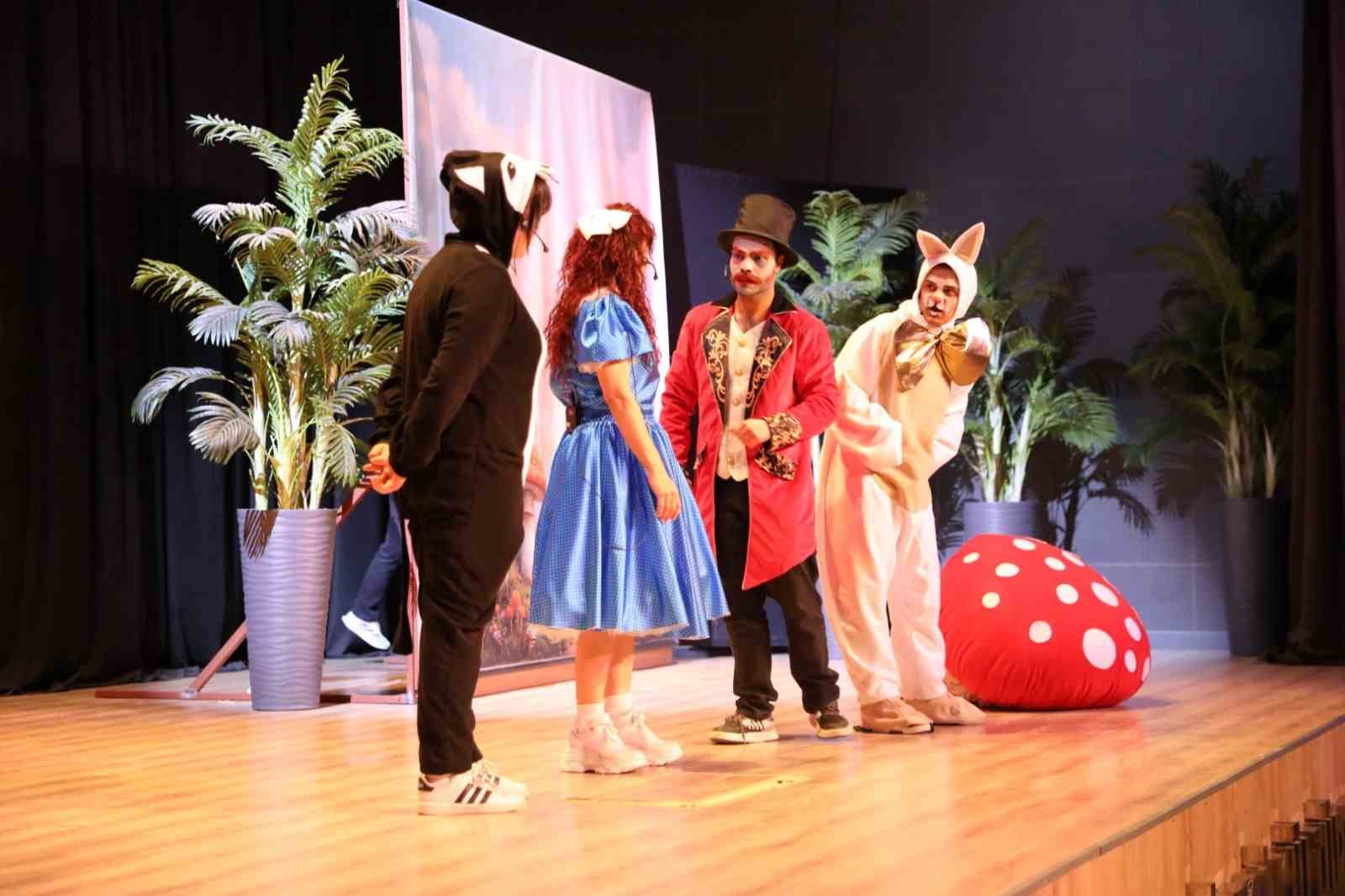 Niğde 3. Tiyatro Festivali sona erdi
