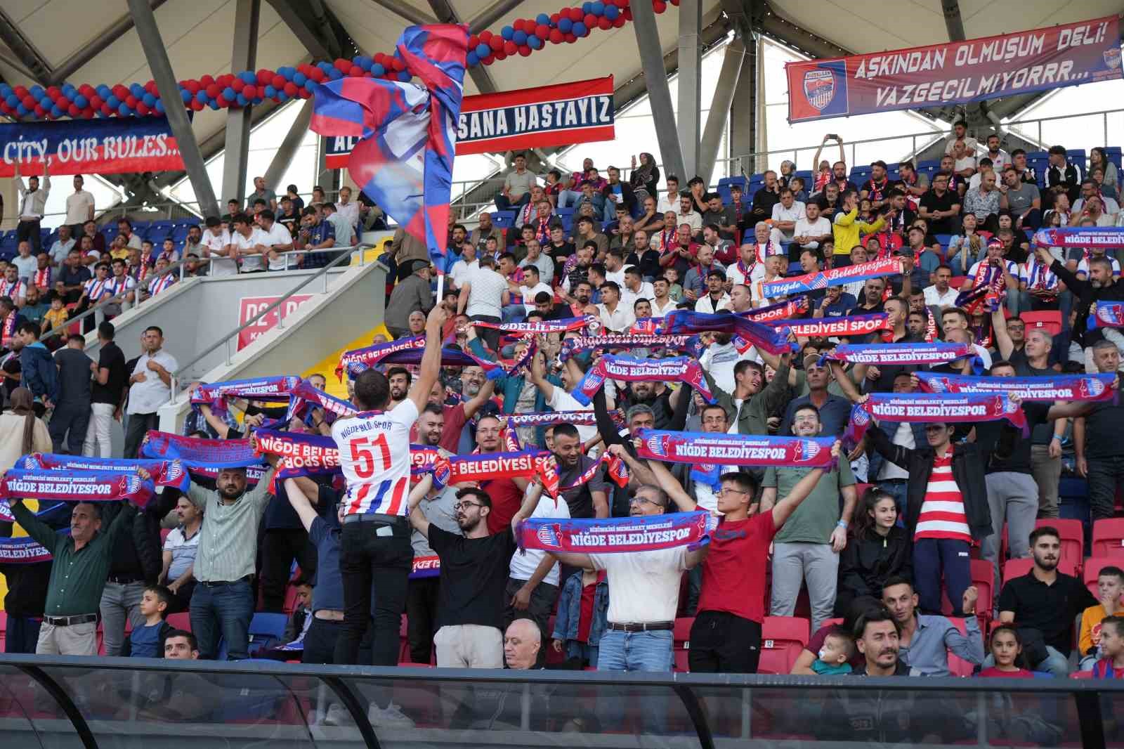 Niğde Belediyesi Spor Kulübü’nden aile dostu tribün uygulaması
