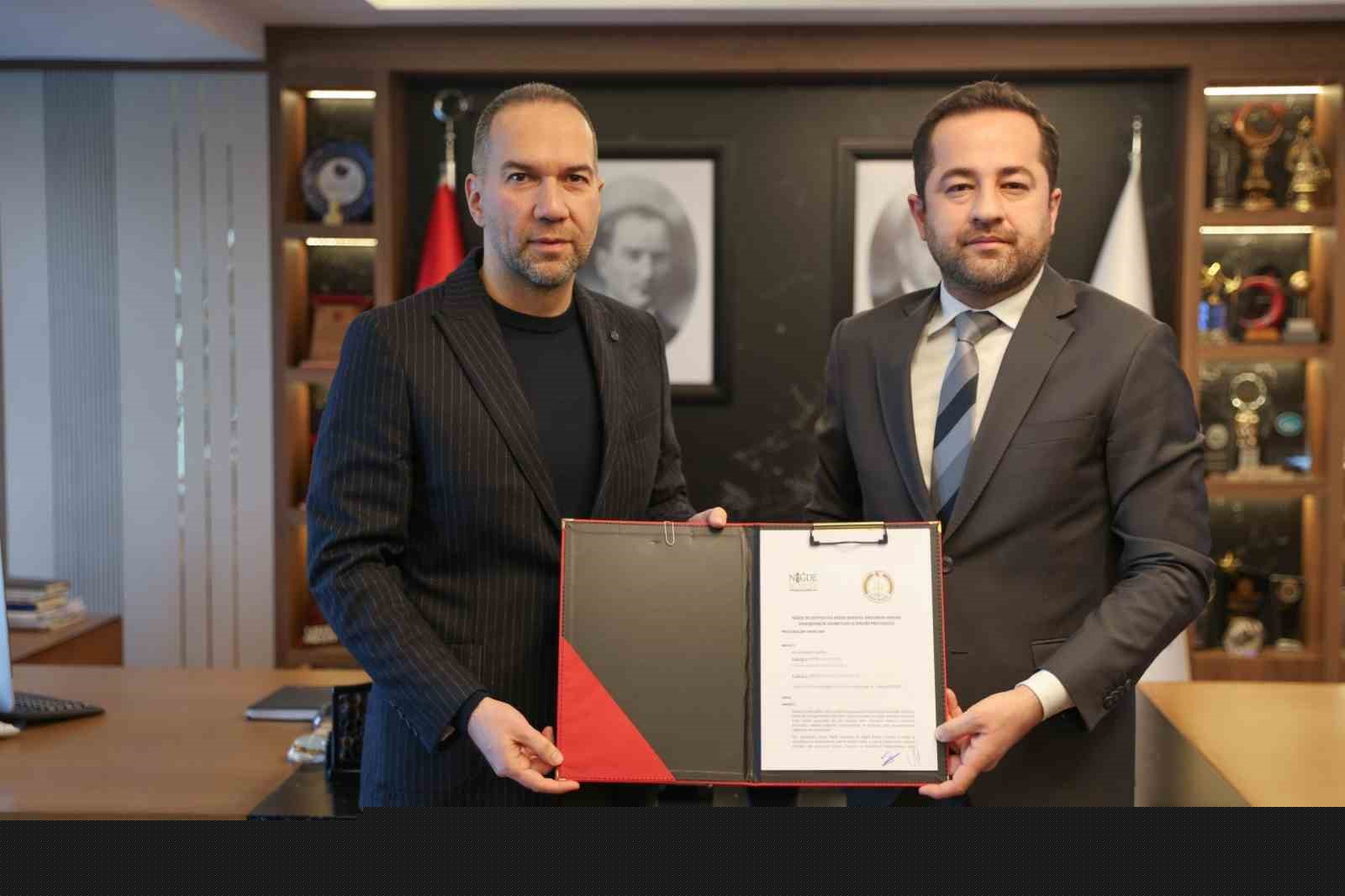 Niğde Belediyesi’nde kadınlara ücretsiz hukuki danışmanlık dönemi başladı
