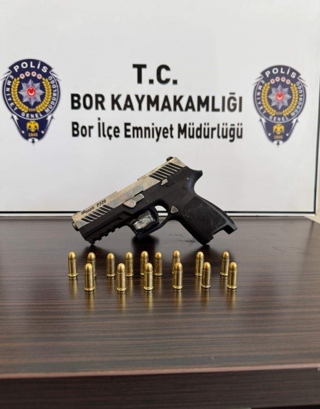 Niğde Bor’da silah ve çalıntı motosiklet ele geçirildi
