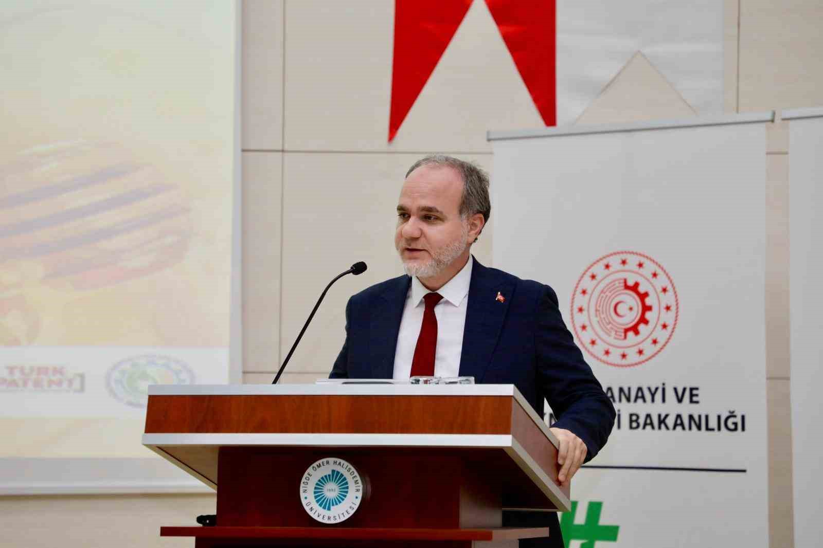 Niğde Geven Balı’nın coğrafi işareti tanıtıldı, arıcılık eğitimi verildi
Niğde Geven Balı’nın coğrafi işareti tanıtıldı, arıcılık eğitimi verildi