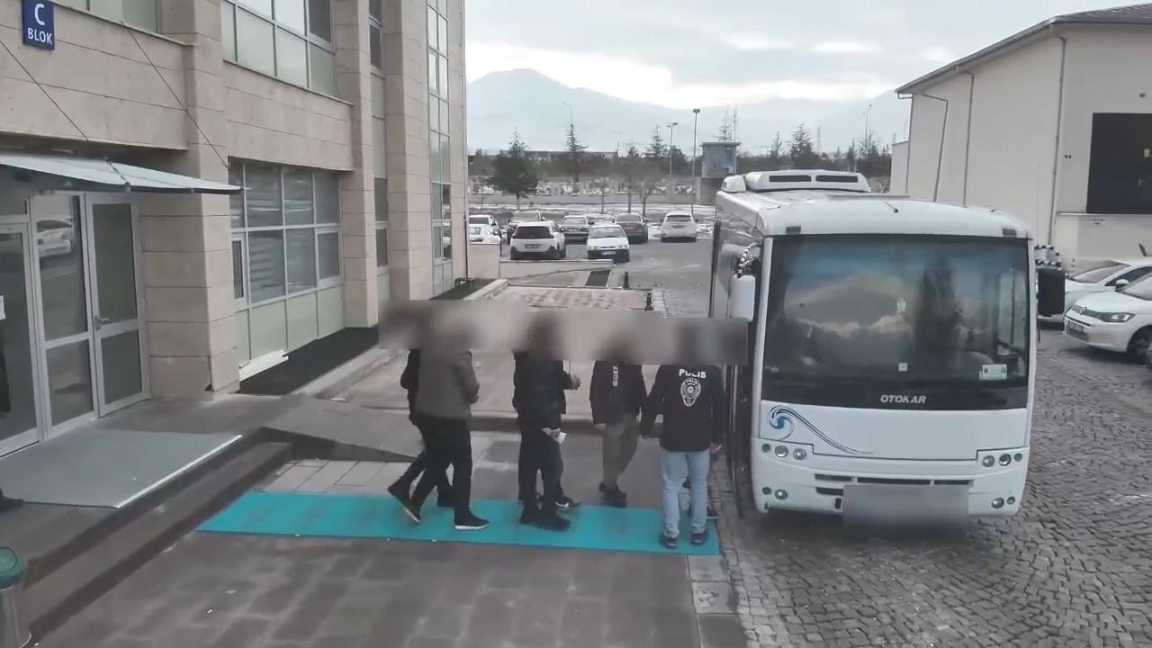 Niğde merkezli siber dolandırıcılık operasyonu: 5 tutuklama
