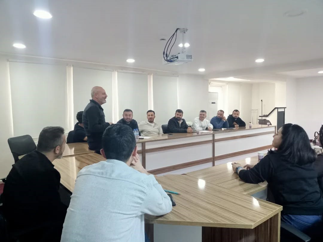 Niğde UMKE’den muhtemel risklere karşı müdahale eğitimi
Niğde UMKE’den muhtemel risklere karşı müdahale eğitimi