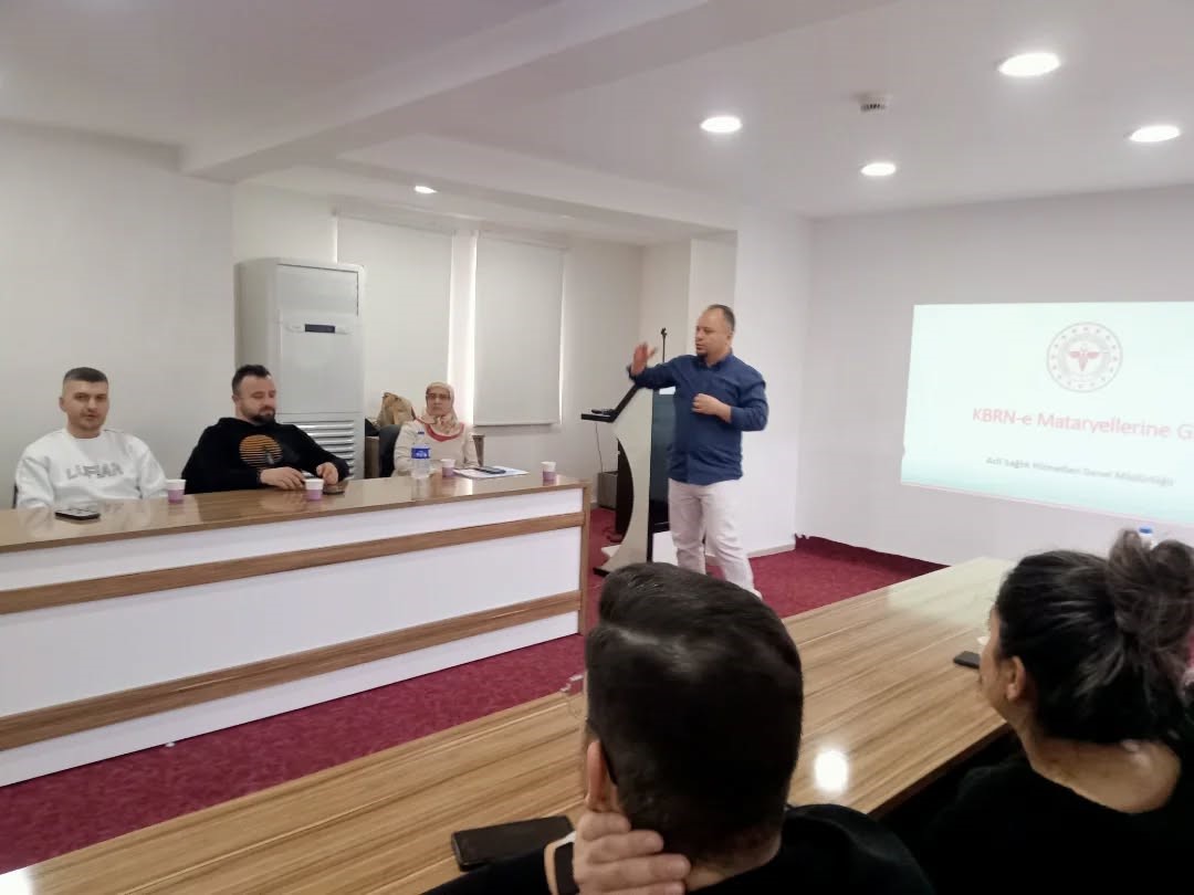 Niğde UMKE’den muhtemel risklere karşı müdahale eğitimi
Niğde UMKE’den muhtemel risklere karşı müdahale eğitimi