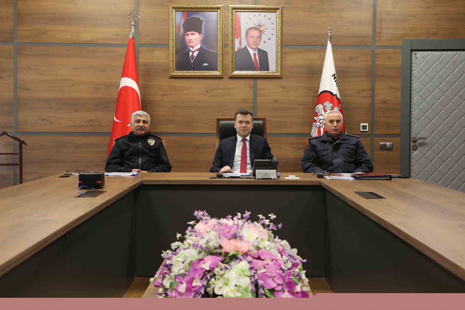 Niğde Valiliği: "Bayram süresince tüm tedbirler alındı"
Niğde Valiliği: "Bayram süresince tüm tedbirler alındı"