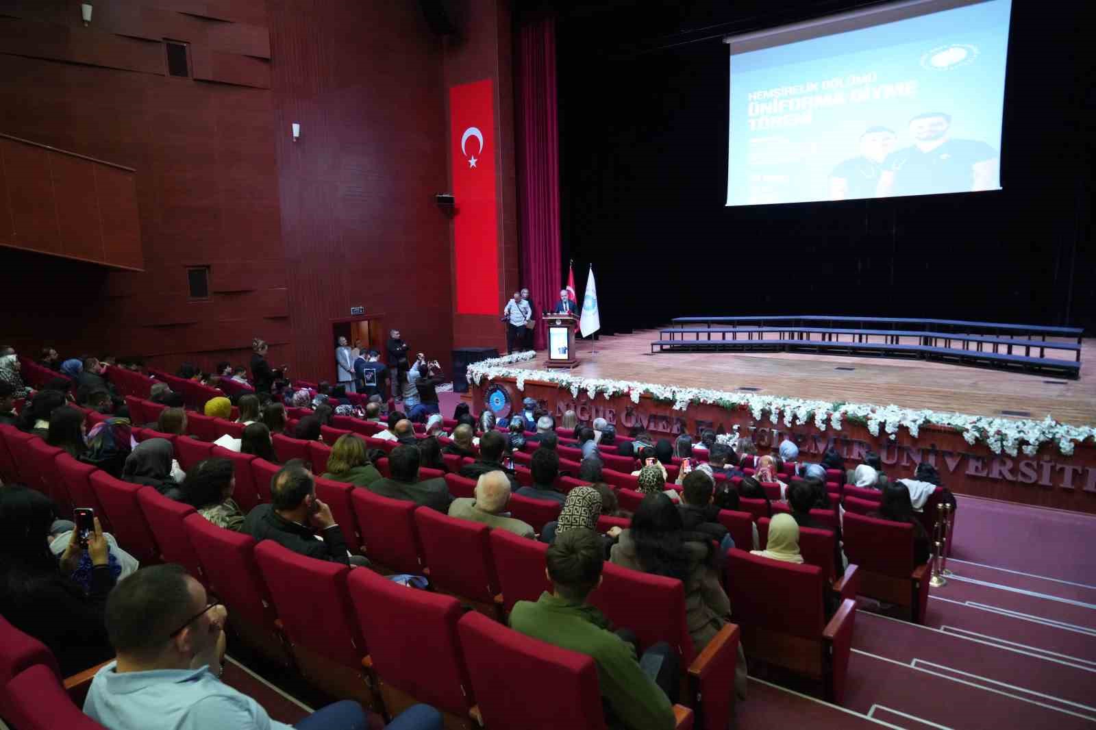 Niğde’de 120 hemşire adayı üniforma giydi
