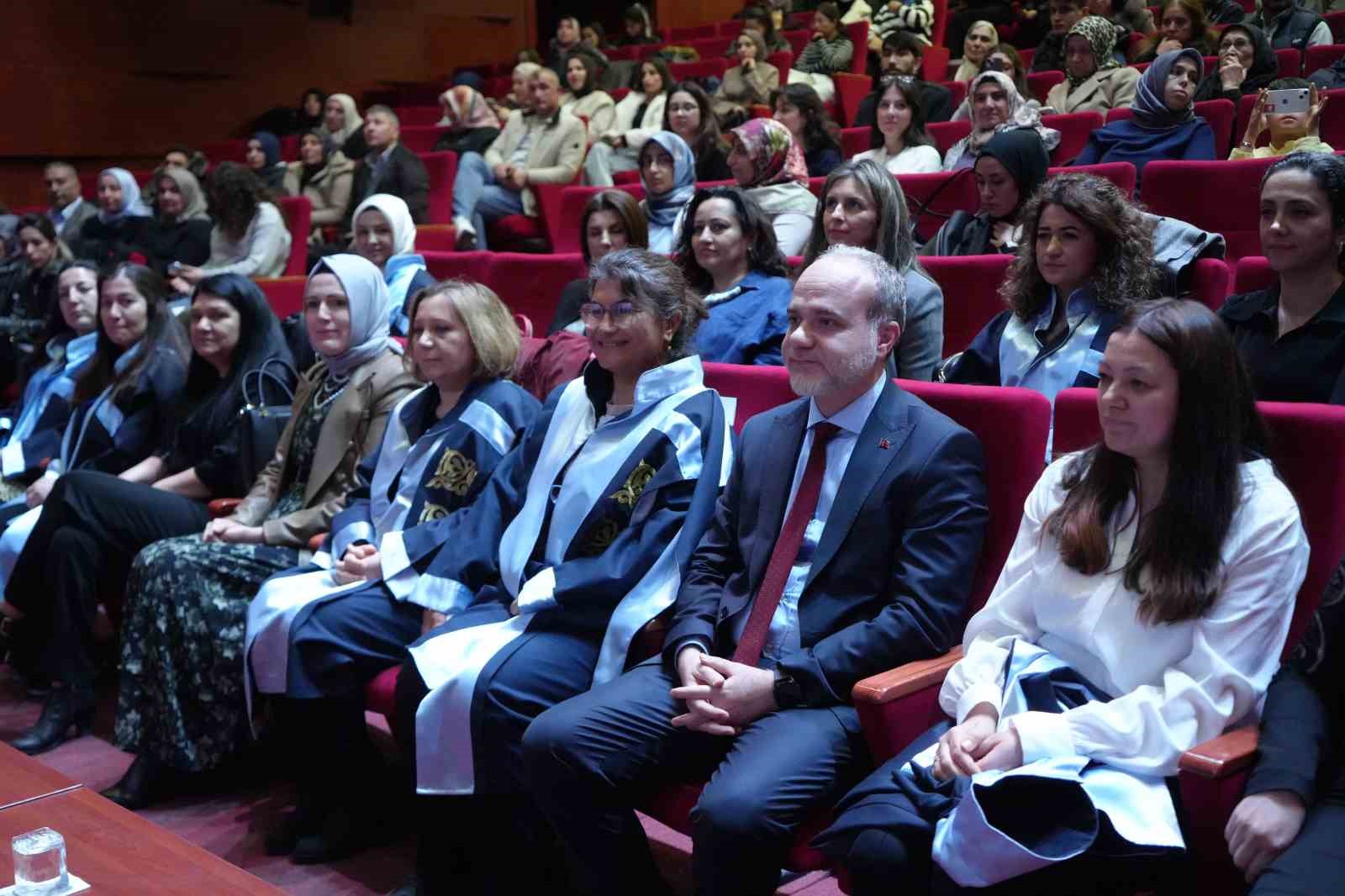 Niğde’de 120 hemşire adayı üniforma giydi
