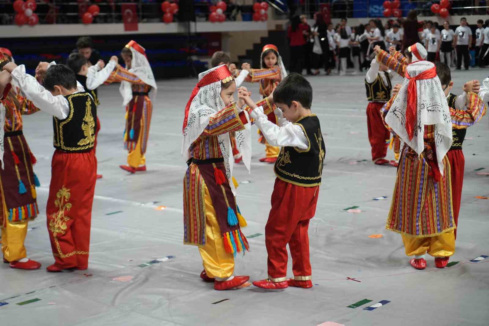 Niğde’de 23 Nisan Coşkusu tören ve gösterilerle kutlandı
