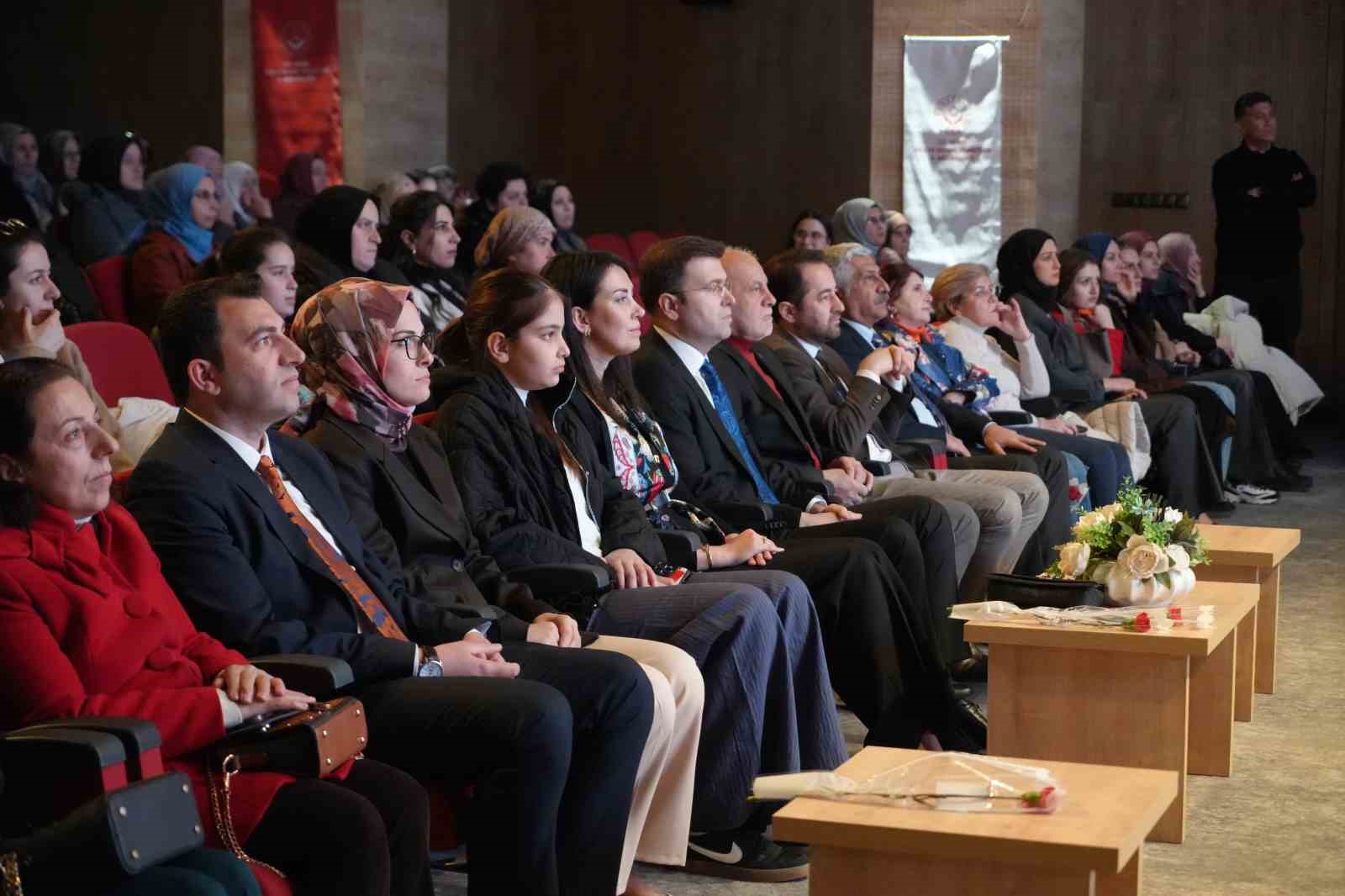 Niğde’de 8 Mart Kadınlar Günü programında ilham veren kadınlar sahnedeydi
