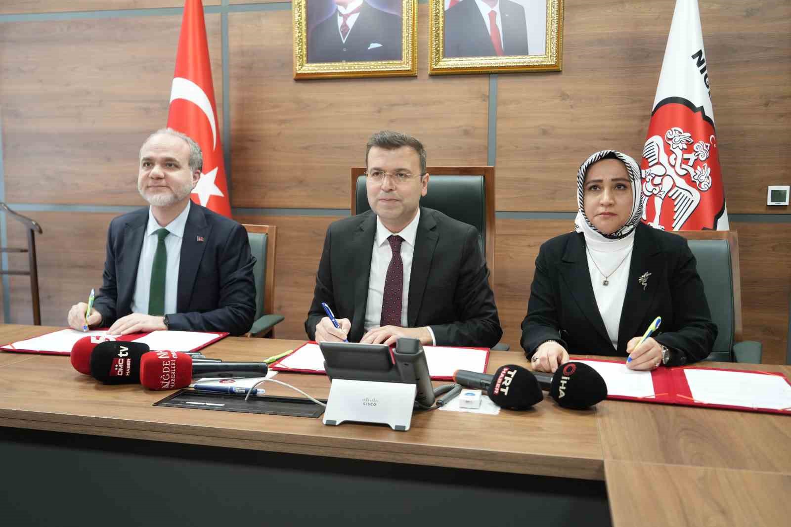 Niğde’de akran nezaketi ve aile içi iletişim için kurumlardan güç birliği
